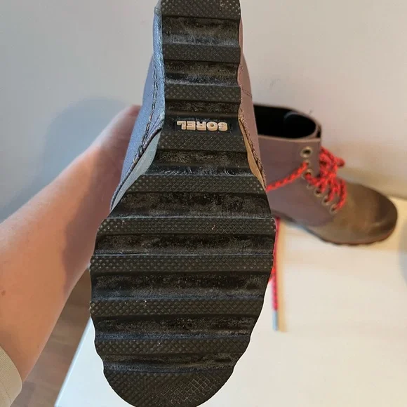 Brown Leather Boots with Pink Laces - Picture 5 of 9